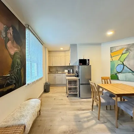 The Art House 7 *