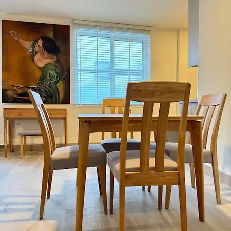 The Art House 7 Apartment